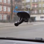 Sposoby montażu nawigacji Garmin w samochodzie.